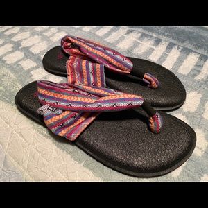 Sanuk yoga sling flip flop